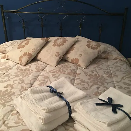Opera Bed & Breakfast 3*