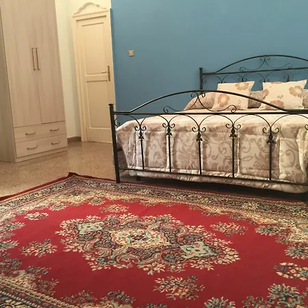 Opera Bed & Breakfast Trani